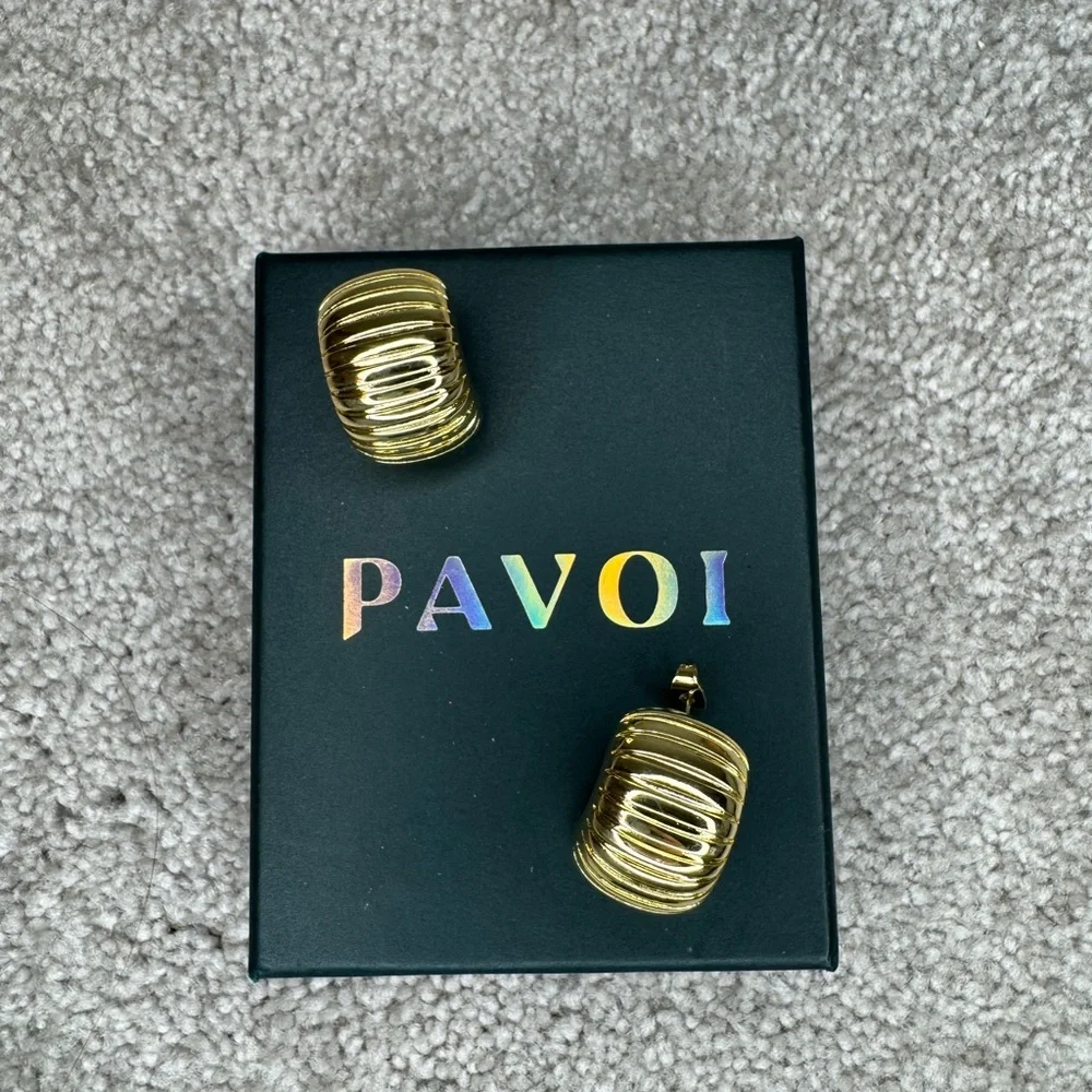 Gold Ribbed Hoop Stud Earrings - Women - Picture 3 of 7